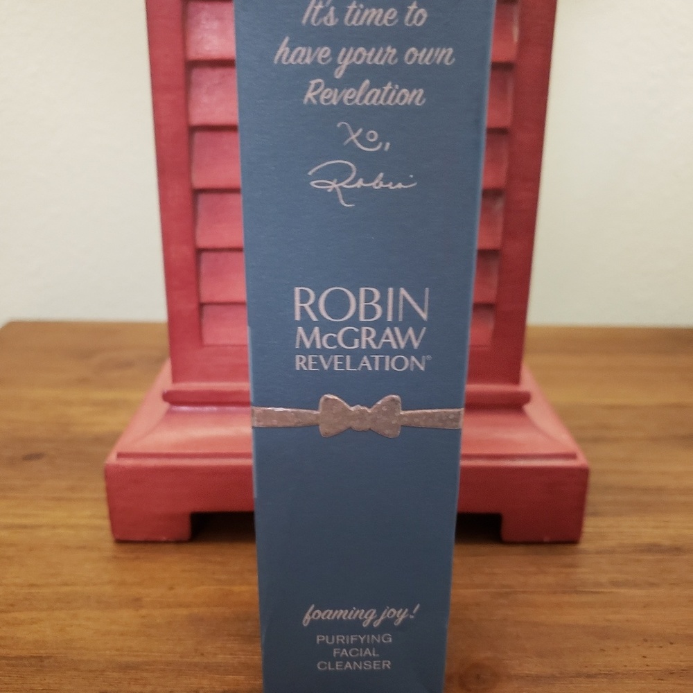Robin McGraw purifying facial cleanser